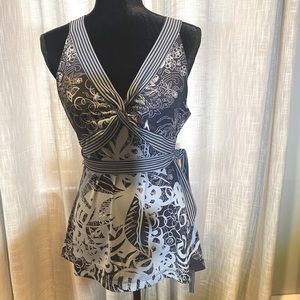 BCBG Maxazria v neck top size large